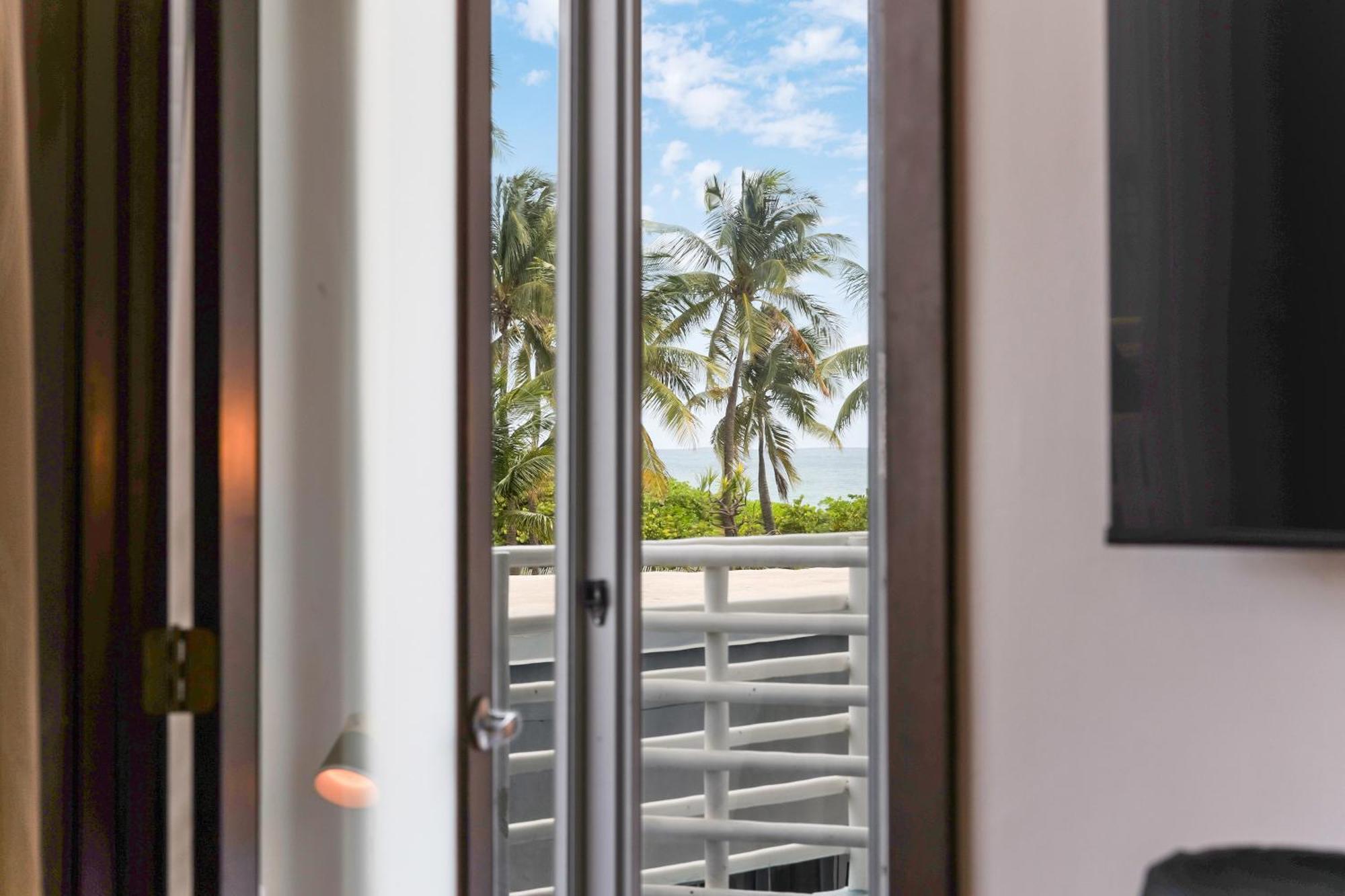ميامي بيتش Strand Ocean Drive Suites الغرفة الصورة